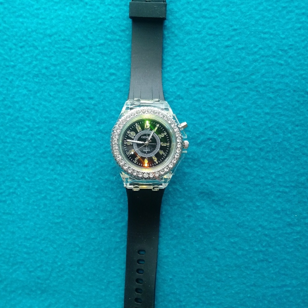 Watch - Picture 3 of 6